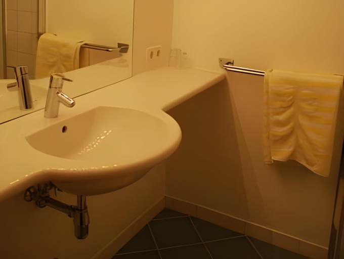 Bathroom 3, Der Erlhof Restaurant & Landhotel, Zell am See