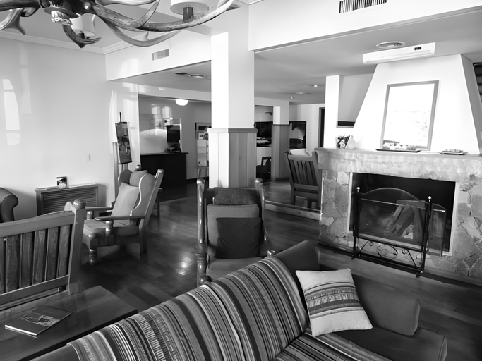 Public Area 2, Le Chatelet Hotel, Lacar