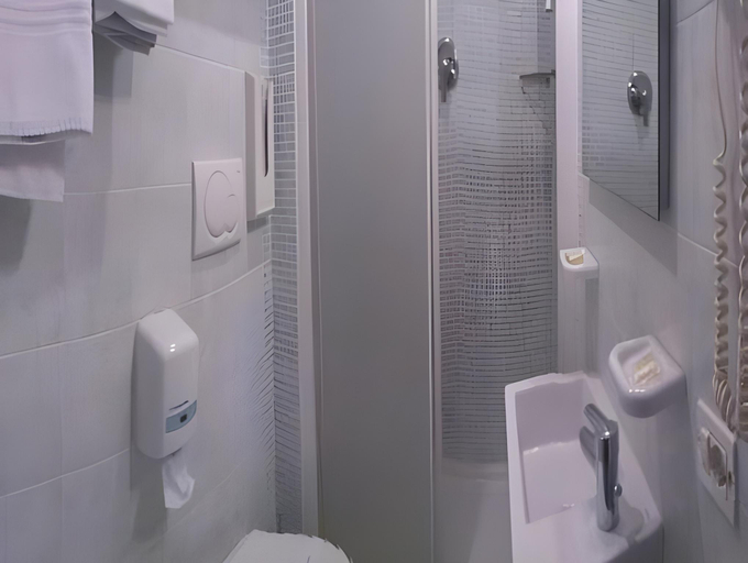 Bathroom 5, Hotel Lago Verde, Pistoia