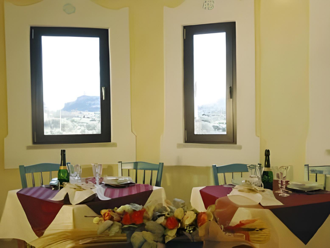Food & Drinks 5, Maria Caderina Green Village, Nuoro
