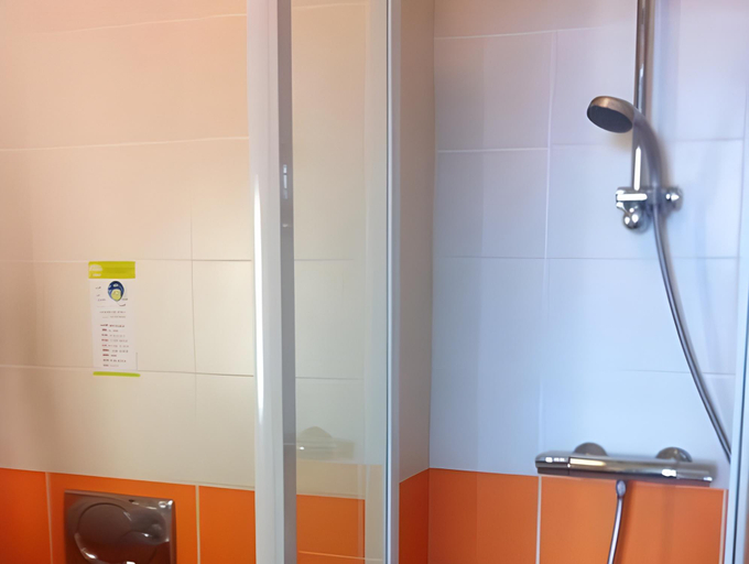 Bathroom, Le Port de Decize, Nièvre