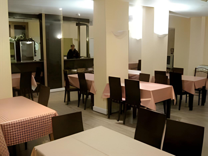 Food & Drinks, Central Park Hotel Finsbury Park, London