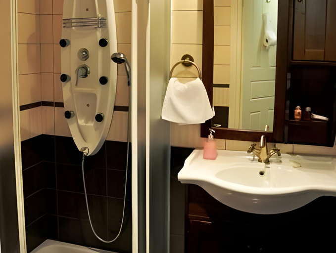 Bathroom, Archontiko Deligianni, Peloponnese