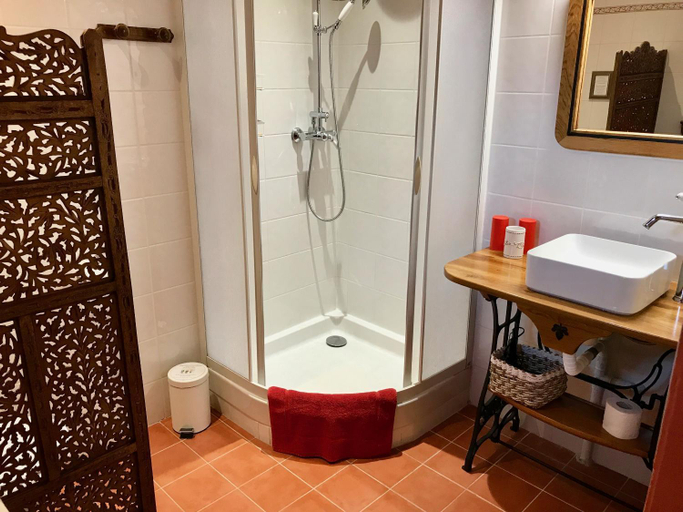 Bathroom 5, Fontaine des Magnarelles, Vaucluse