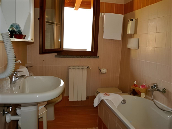 Bathroom 5, Hotel Ulivi, Brescia