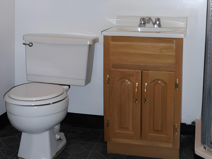 Bathroom 2, Thunderchief Inn, El Dorado