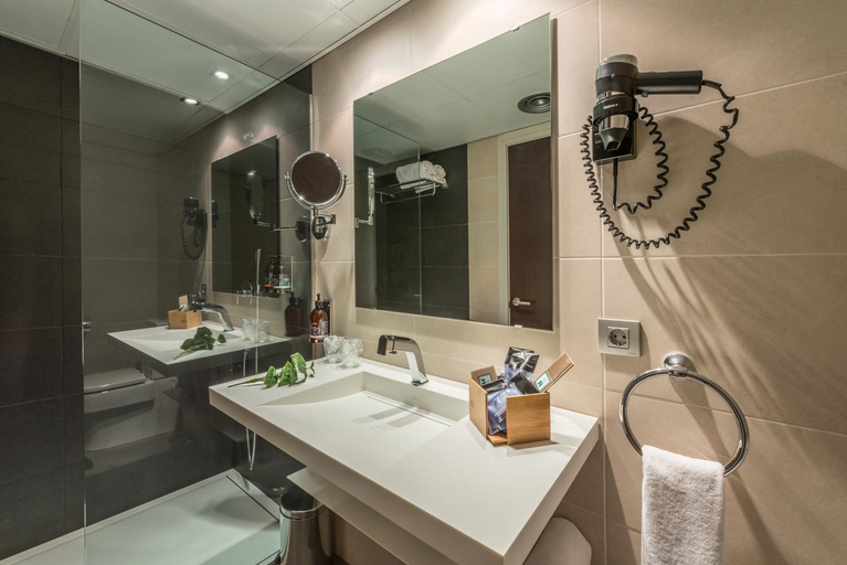 Bathroom 3, Hotel Olot Centre, Girona