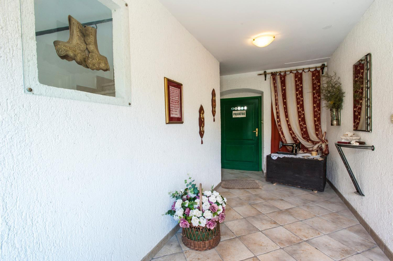 Others 2, Villa Cindro Apartments, Podstrana