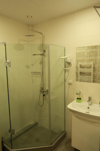 Bathroom 3, Paramount Kazbegi, Kazbegi