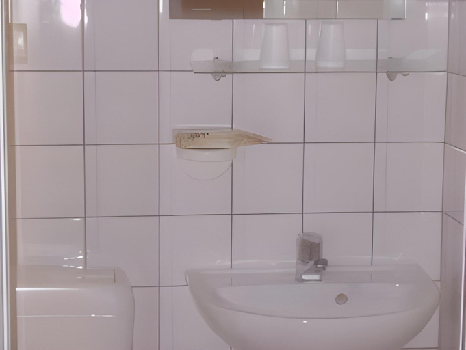 Bathroom 2, Hotel Les Acteurs, Liège