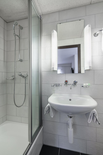 Bathroom 5, Hotel Alphorn, Interlaken