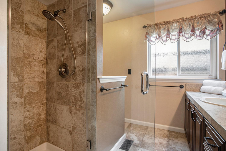 Shower, Bellanca, Contra Costa