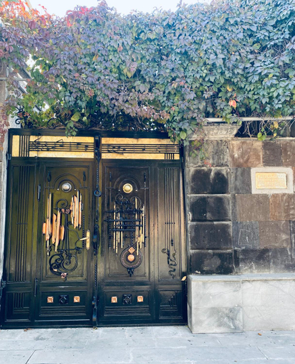 Others 2, Madoyan Guest house