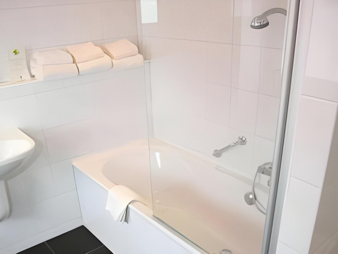 Bathroom 3, Hotel Roermond Next Door, Roermond