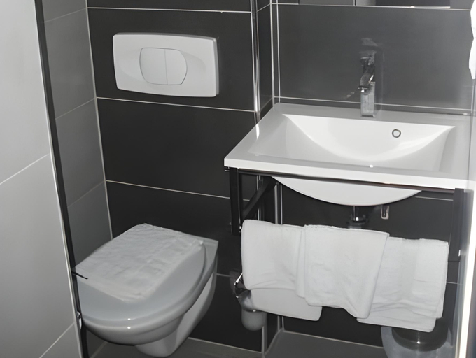 Bathroom 2, Les Loges du Luberon, Vaucluse