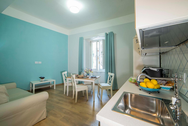 Others 5, B&B Umberto, Salerno