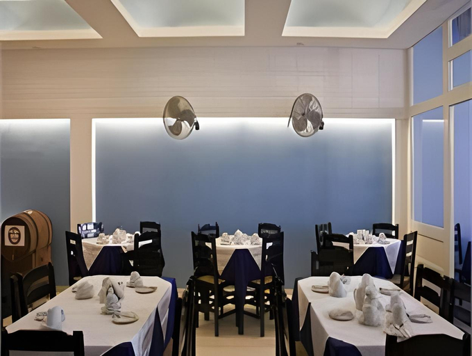Food & Drinks 5, Kamari Beach, South Aegean