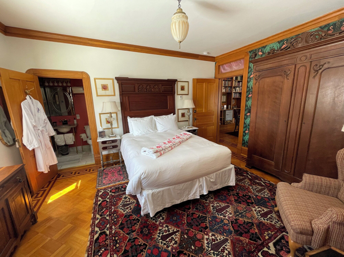 Bedroom 1, Queen's View Bayfield, Bayfield