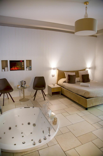 Others 5, Lux Suite, Taranto
