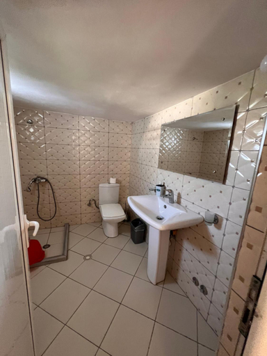 Bathroom 3, Vila Fredi, Sarandës