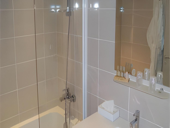 Bathroom 4, L'Echappee - Hotel Casino Dieppe, Seine-Maritime