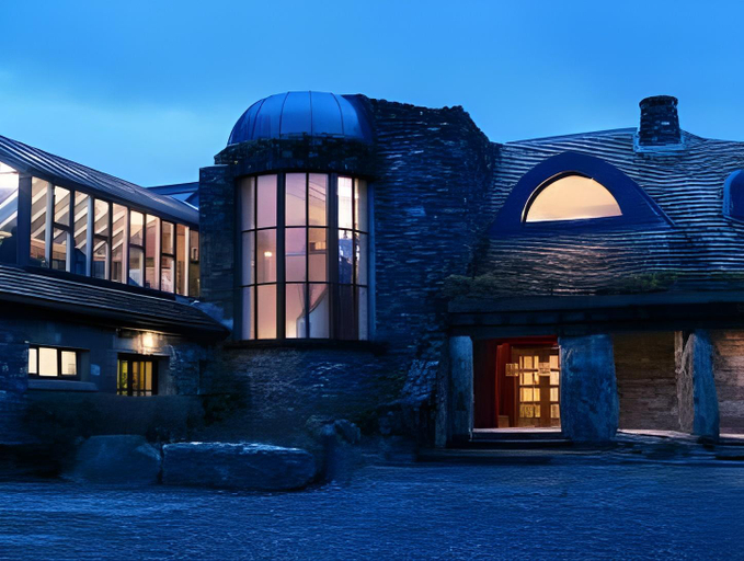 Exterior & Views