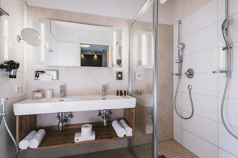 Bathroom 10