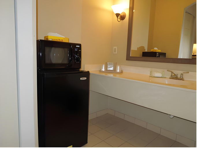 Bathroom 4, Atlantis Inn, Sussex
