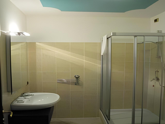Bathroom 2, Hotel Grotto Bagat, Varese