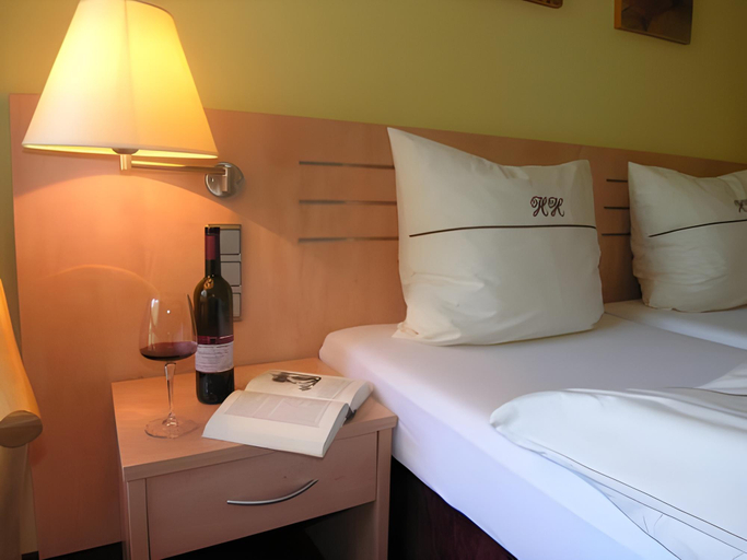 Bedroom 3, Hotel Halfenstube & Villa Spa 1894, Cochem-Zell