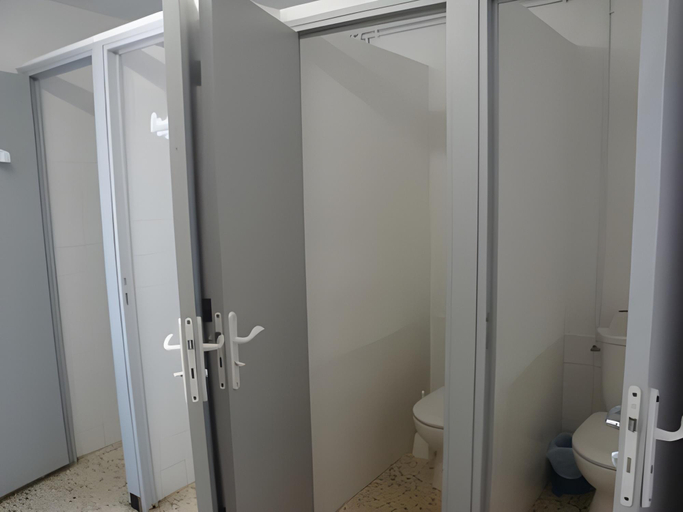 Bathroom 3, Hotel Arago, Pyrénées-Orientales