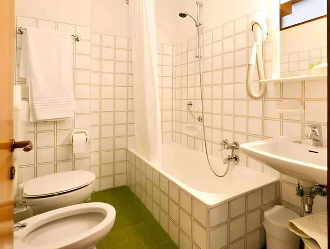 Bathroom 2, Hotel Excelsior, Venezia