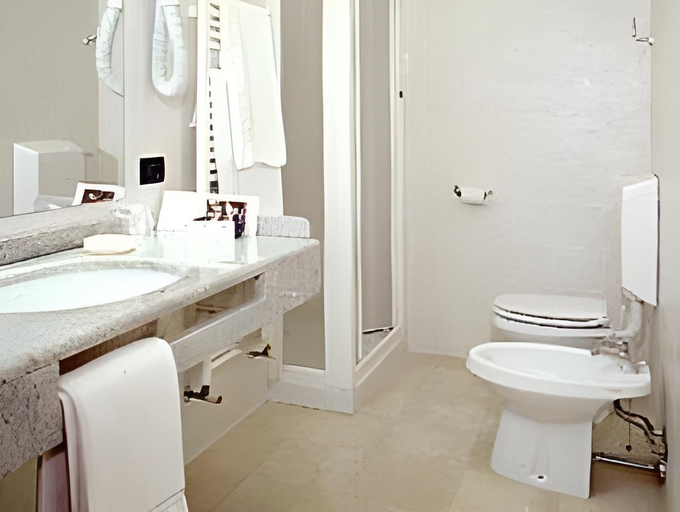 Bathroom 3, Bristol, Venezia