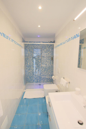 Bathroom 4, Hotel Nazionale, La Spezia