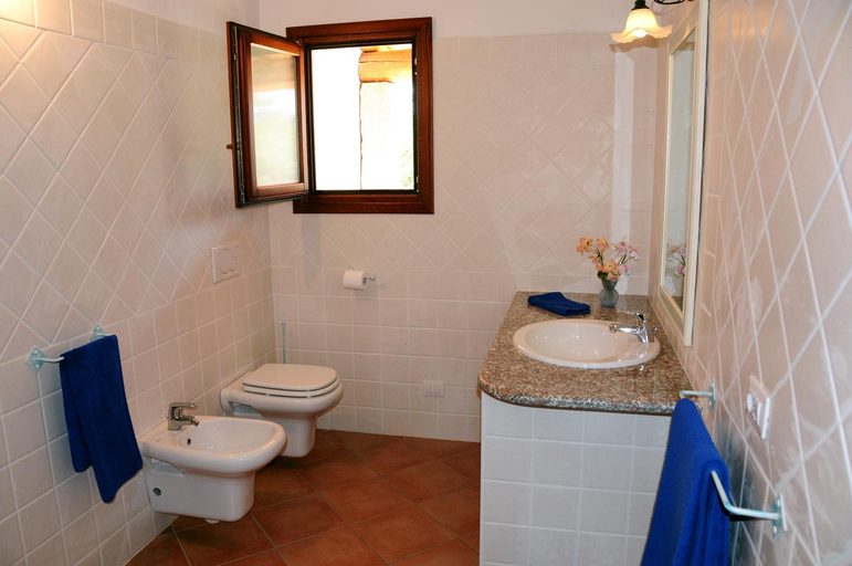 Bathroom 2, Le Tre Querce, Nuoro