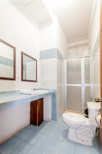 Bathroom 3, Cadillac Rock Beach Hotel, Garabito