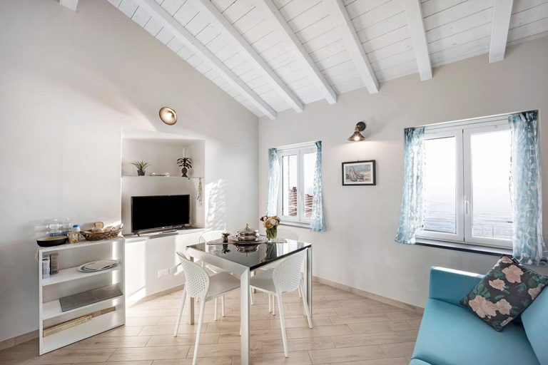 Others 2, Old city apartment seaview, Imperia