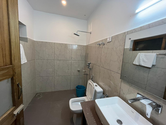 Bathroom 2, hotel honey bee, Leh