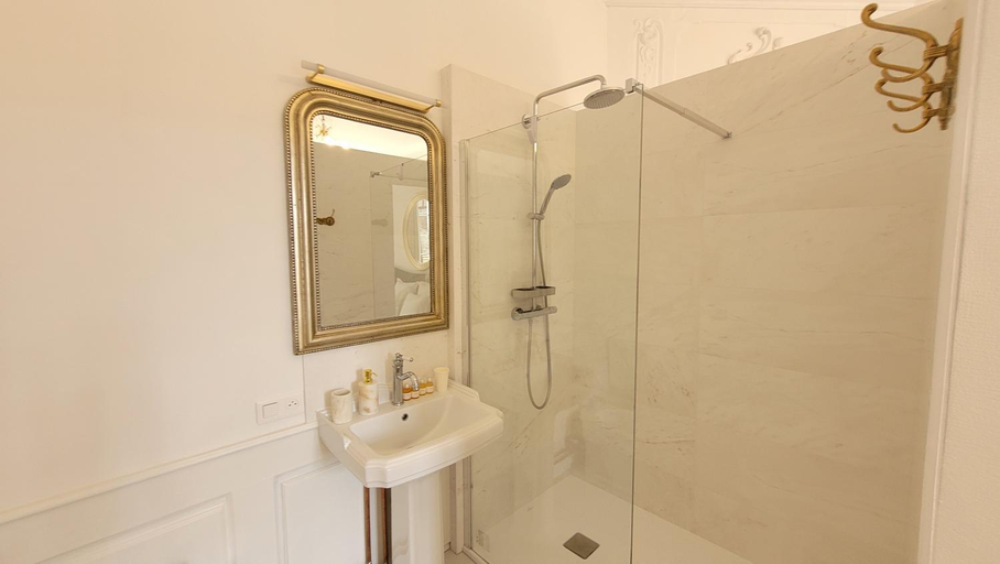 Bathroom 2, Chambres d'Hotes du Marche aux Grains, Bas-Rhin