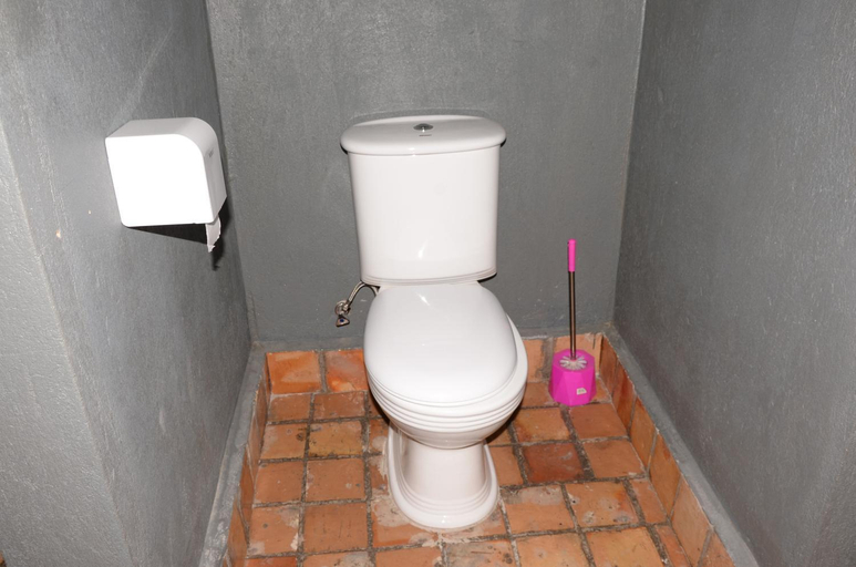 Bathroom 3, Irungu Forest Safari Lodge, Bunyaruguru
