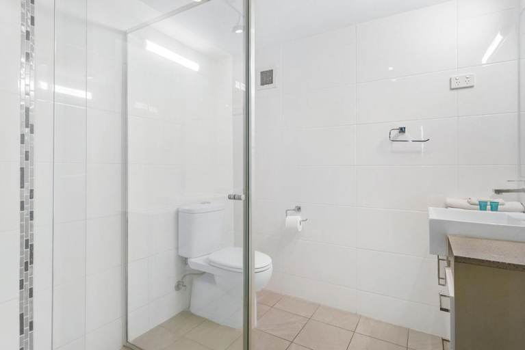 Bathroom 4, BreakFree Beachpoint Surfers Paradise, Gold Coast