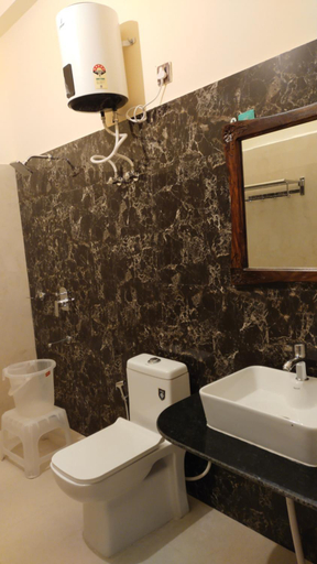 Bathroom 2, Rajputana Heritage Ranthambhore Home Stay, Sawai Madhopur