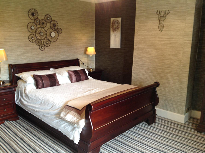 Bedroom 2, Beaconsfield Farm, Somerset