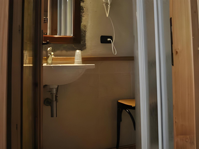 Bathroom 4, Castel Madonna, Trento