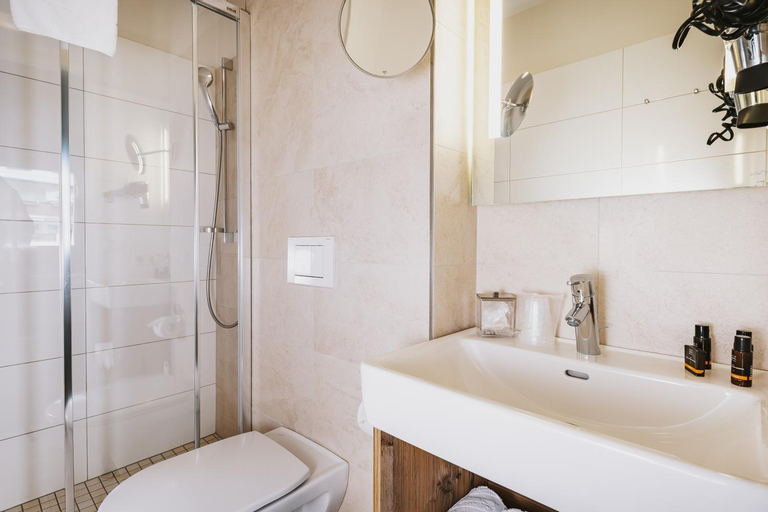Bathroom 4