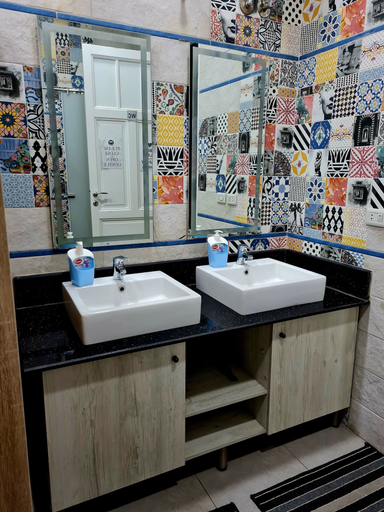 Bathroom 3, Cairo Hub Hostel, Qasr an-Nil