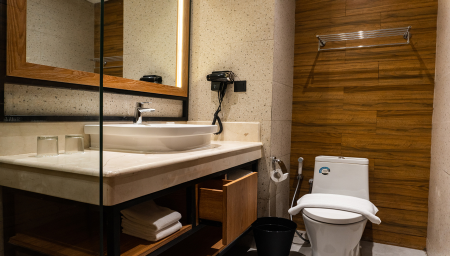 Bathroom 10