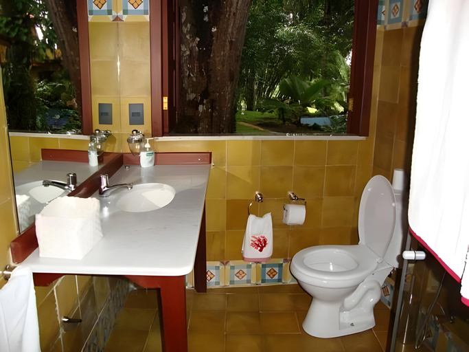 Bathroom 3, Sitio Oasis, Cairu