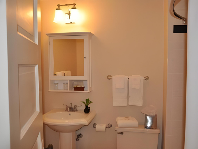 Bathroom 4, The Dorset Inn, Bennington