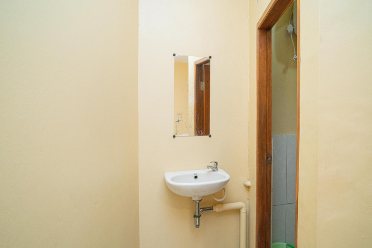 Bathroom 10
